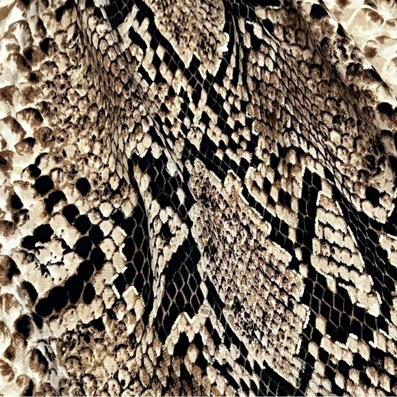 CACHÉ Women’s Elegant Sleeveless Snakeskin Top, Size Large - Picture 5 of 11